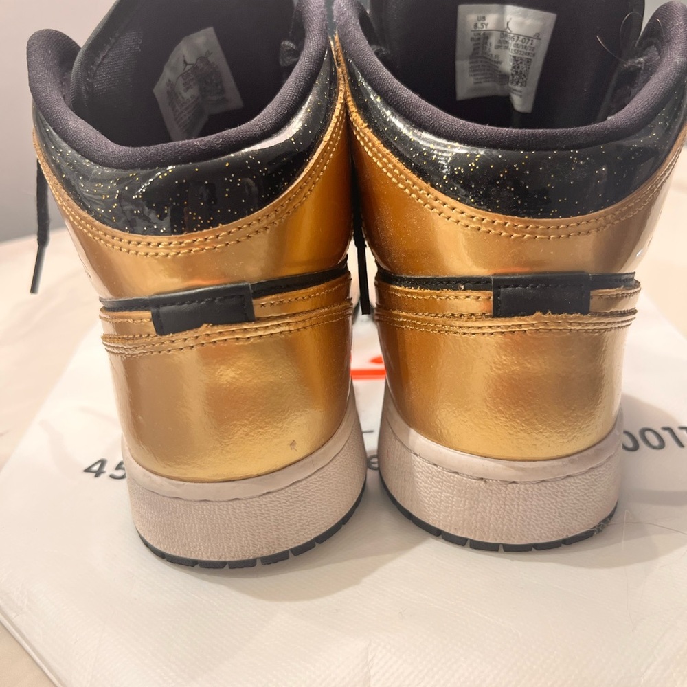 Air Jordan Black and Gold Sneakers 6.5Y - Picture 2 of 3